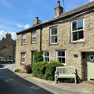 https://the-roost-18th-century-cottage.yorkshirehotels.net